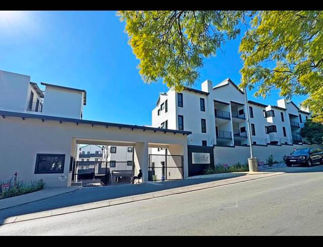 2 BEDROOM APARTMENT FOR SALE IN BRYANSTON